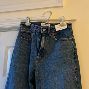 NWT Abercrombie & Fitch 90s Relaxed Jeans - High Rise